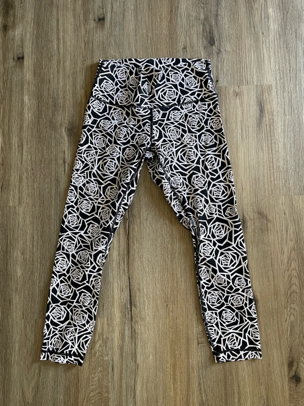Lululemon pants size 8